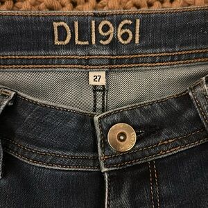 DL1961 Coco Straight Mid Rise Curvy 34” Jeans - size 27